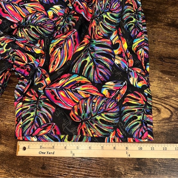 Broken Threads Shorts Small Black Tropical Leaf Print Mens Hawaiian Board Shorts - Picture 6 of 7
